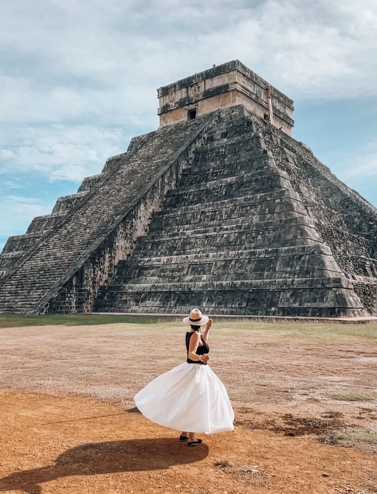 Chichén Itzá Tour + Round Transportation