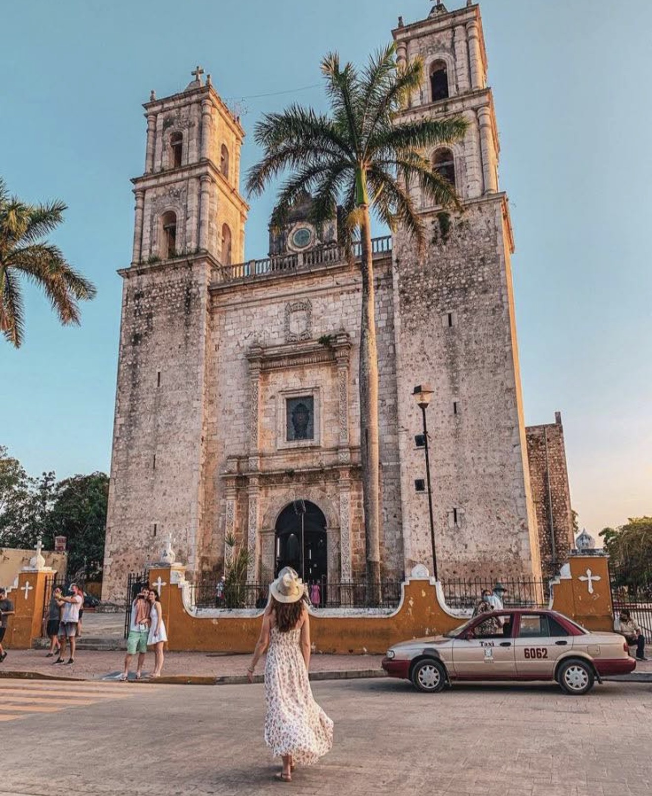 Chichén Itzá Tour + Round Transportation